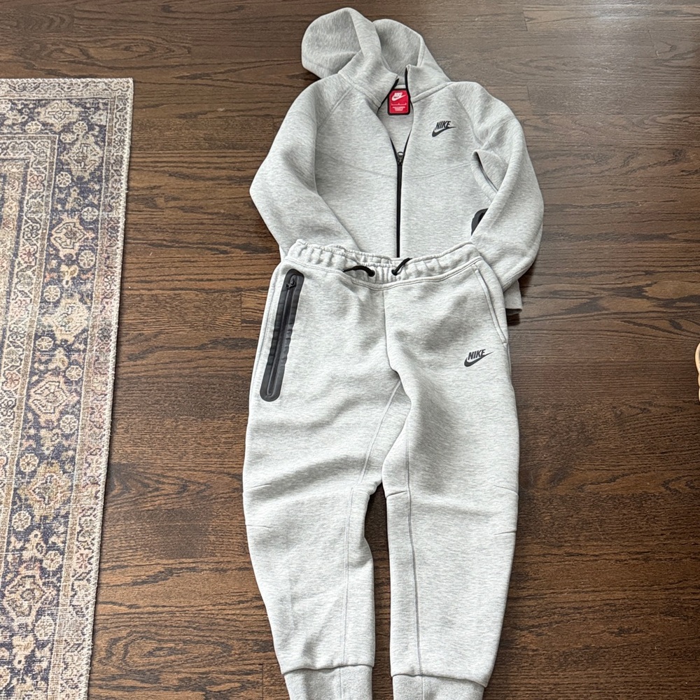 Nike Kids Light Gray Jogger Set